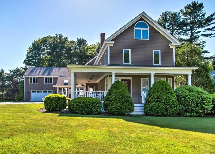 Large Kennebunk Home, Walk To Beach < 2 Mi To Town