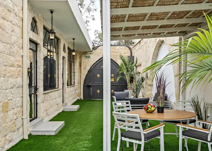 Old City Boutique - By La Finca Hotels- חוויית אירוח יוקרתית, חניה בחינם וקרבה לשדרת הקולינריה של העיר