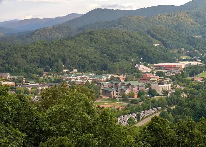 2 Bedroom Apartment Overlooks Wcu And Cullowhee Nc - Smoke And Pet Free