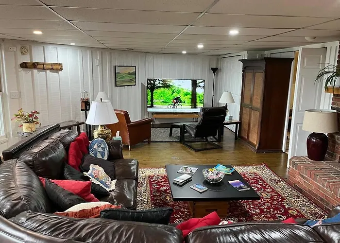 2 Bedroom Apartment Overlooks Wcu And Cullowhee Nc - Smoke And Pet Free