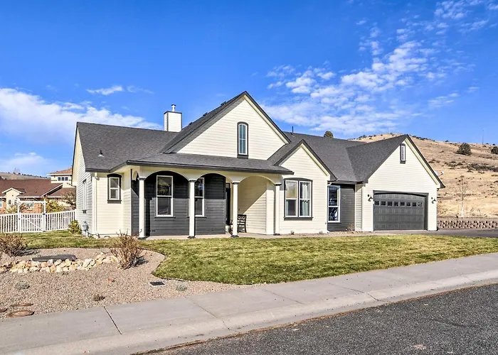 Stylish Klamath Falls Unit < 1/2 Mi To Oit!