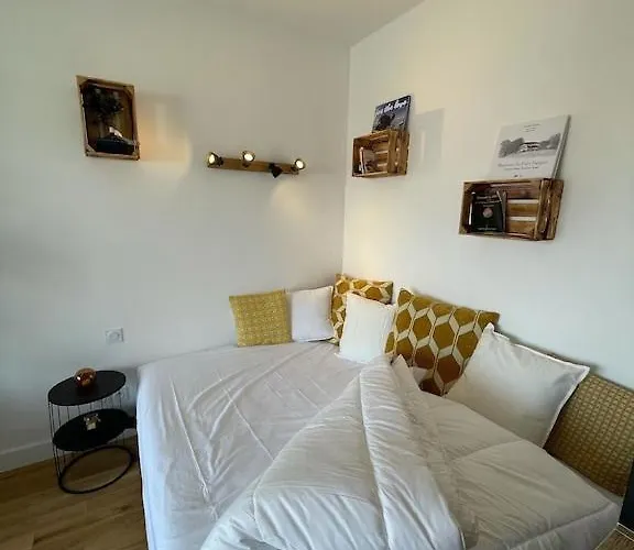 Superb Top Floor Studio, Biarritz Center.