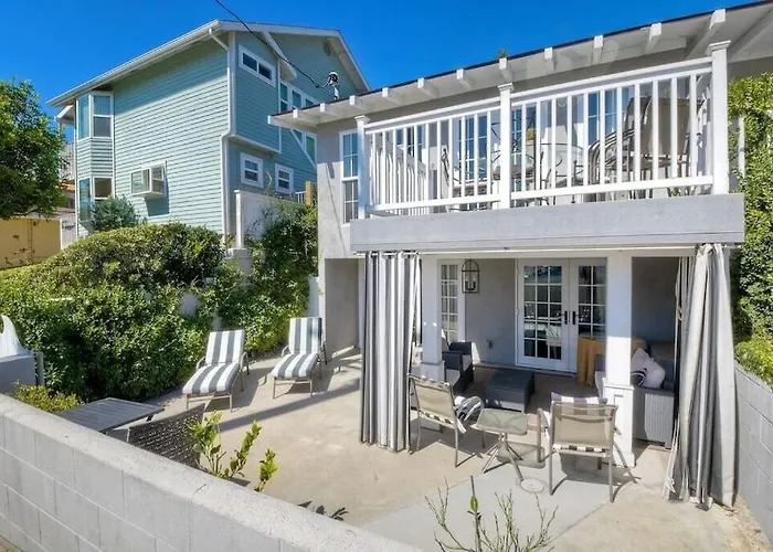 Remodeled Beach Bungalow, Block To The Beach