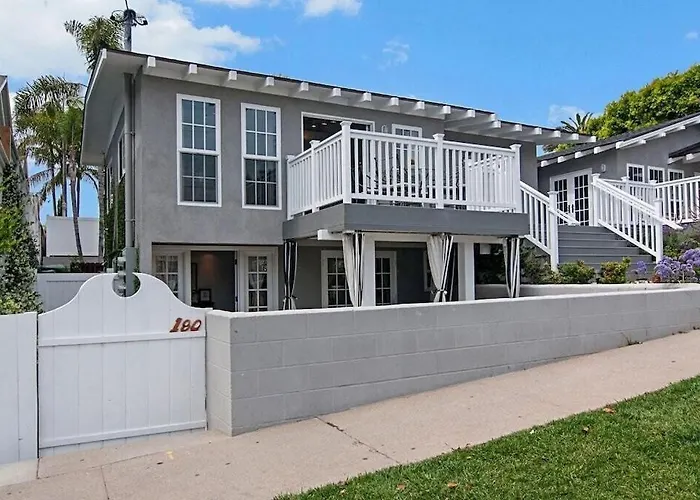 Remodeled Beach Bungalow, Block To The Beach
