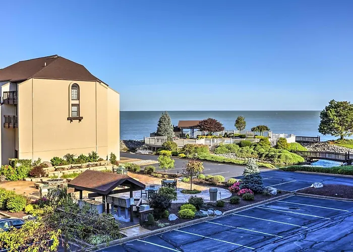 Waterfront Port Clinton Condo W/ Pool Access!