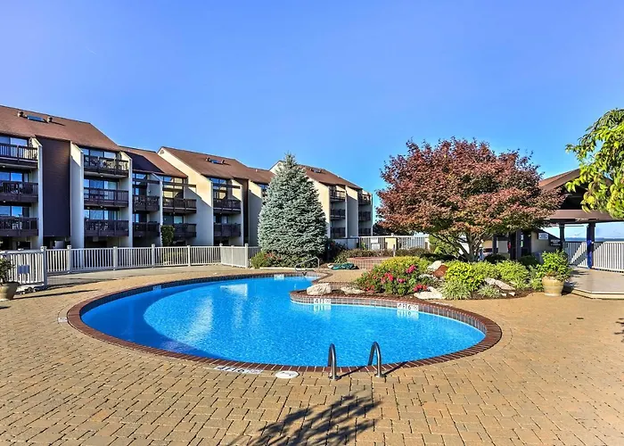 Waterfront Port Clinton Condo W/ Pool Access!
