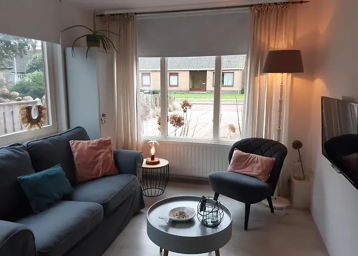 Knus En Compleet 2-Persoonsappartement Vlak Bij Zee, Met Tuin En Airco