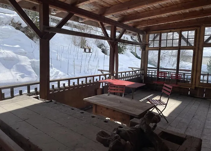 Scuol in schönem Engadinerhaus