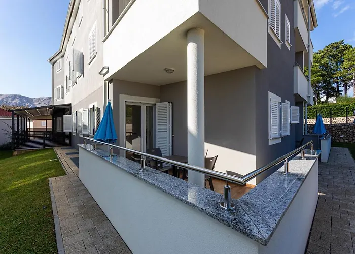 Apartments Crnekovic Tomislava 8A