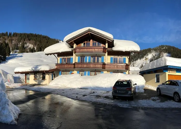 Gemütliche Ferienwohnung Bergwiese, 2-Raum, separates Schlafzimmer, schönen Balkon oder Terrasse, Komfort Ausstattung, ruhige Lage, kostenfrei WLAN, Sauna im Landhaus, Brötchenservice, Parkplatz kostenfrei, Hunde auf Anfrage, Tankstelle für E-Autos