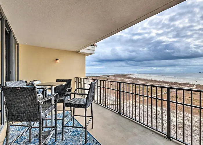 Beachfront Dauphin Island Condo: Pool Access!
