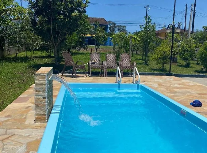 Apartamento em chácara com piscina próximo de praias com internet
