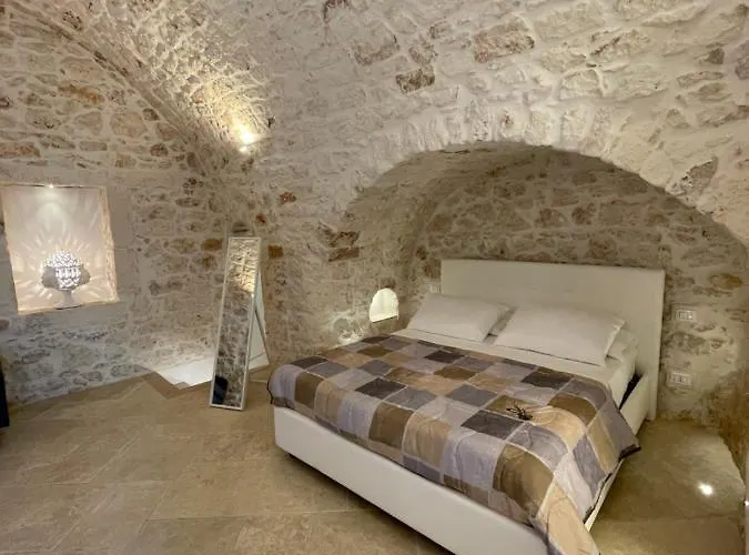 white room Ostuni