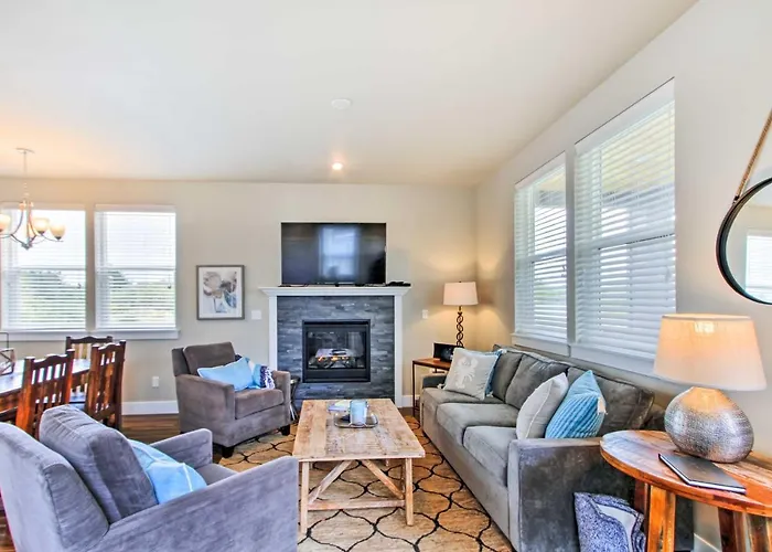 Walk To Beach: Ocean Shores House W/ Hot Tub