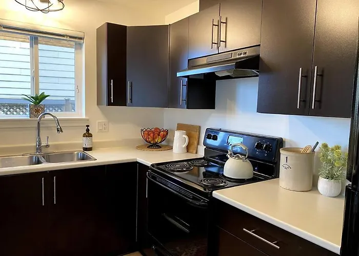 Cozy Lakeview Suite
