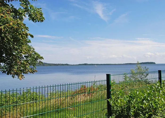 Villa Vilmblick - Wohnung 05 mit Terrasse und Boddenblick