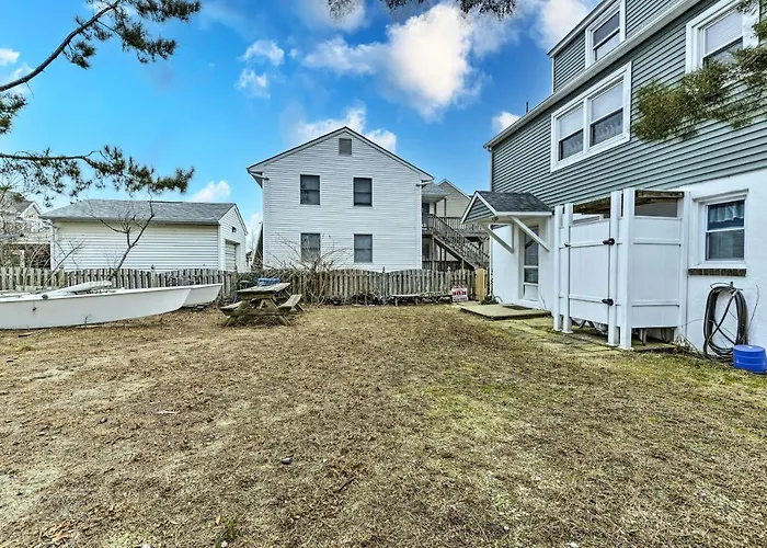 Seaside Park Apt: Outdoor Shower, Walk To Beach!