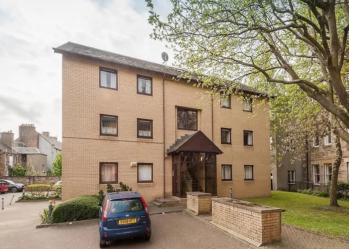 Gilmour'S Entry Apartment