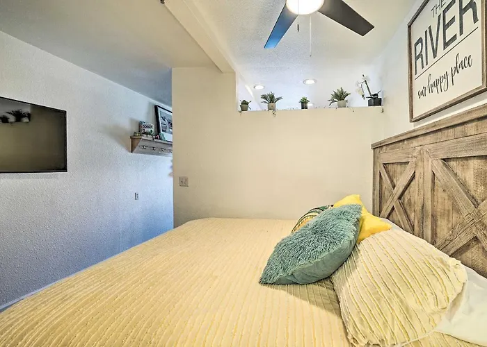 Parker Studio Nestled On The Colorado River!