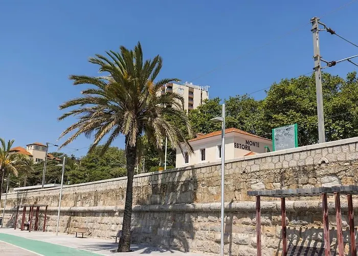 Monte Estoril Train Station - Seaside Apartment