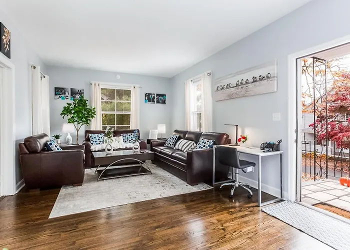 2 Bedroom Apartment Near Bristol Center