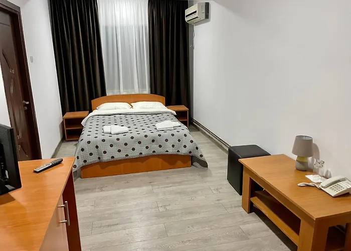 Hotel Tata Si Fii