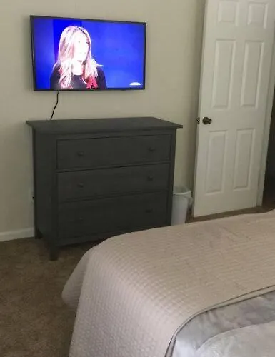 Suite 6, Sleep 3, Walk To Attractions In Uptown