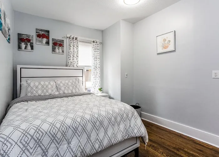 2 Bedroom Apartment Near Bristol Center