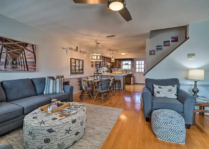 Holden Beach Vacation Rental: Short Path To Beach!