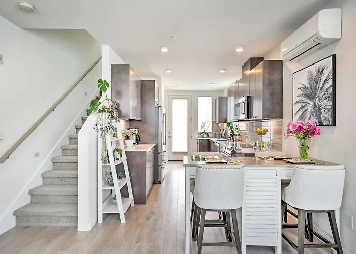 Stylish Townhome In Ballard