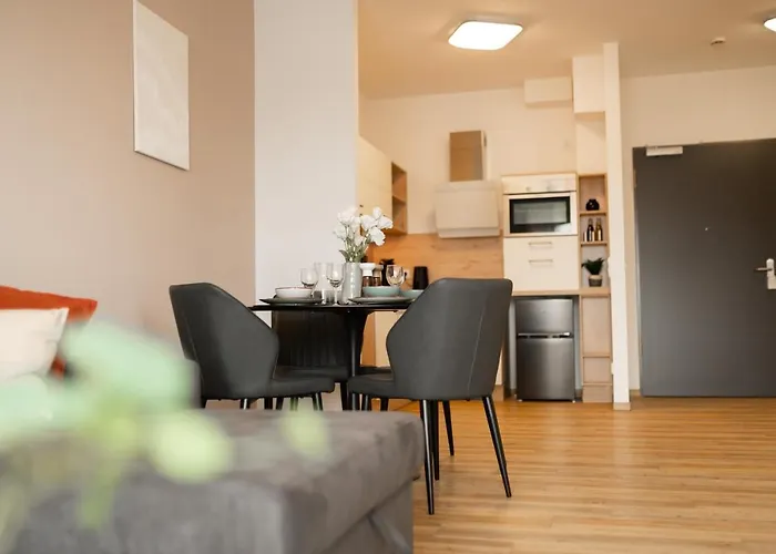 DWELLSTAY - Modernes Apartment I 55qm I 2 Zimmer I Küche I Bad I Terrasse I TV I WLAN