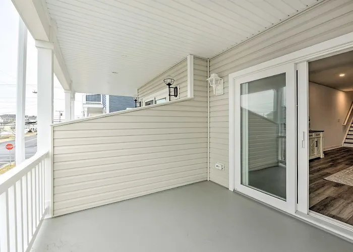 New Townhome < Half Mi To Beach!