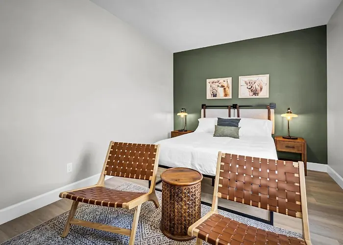 Single Bedroom - Queen Size. Heart Of Downtown Vista