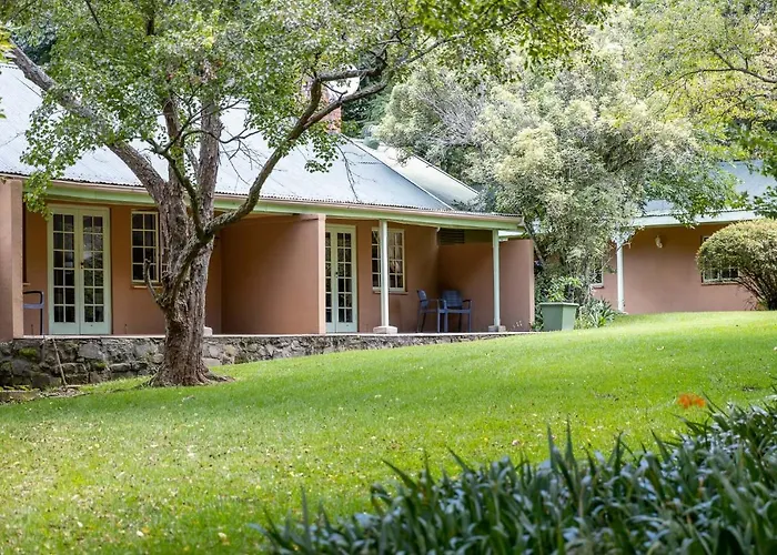 Halliwell Country Inn