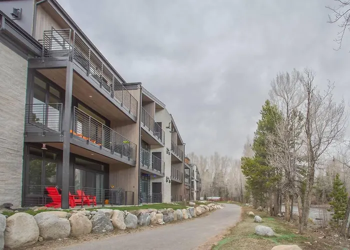 Cozy- Mountain Style - River View Apartment - Colorado