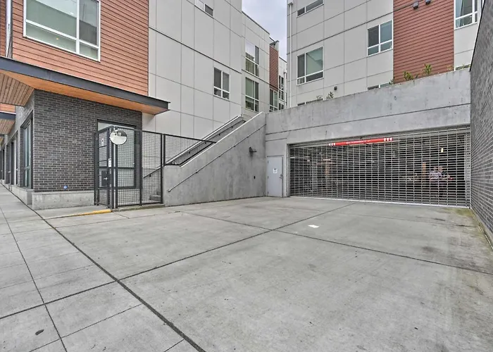 Stylish Townhome In Ballard