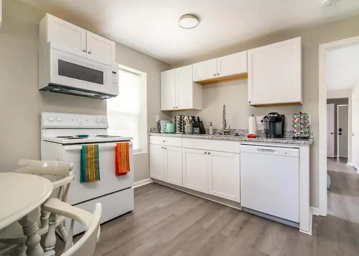Luxury 1 Bed Apt Near Five Point. Pets Welcome!