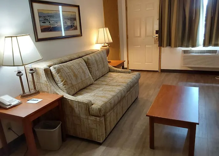 Lavissh Inn And Suites