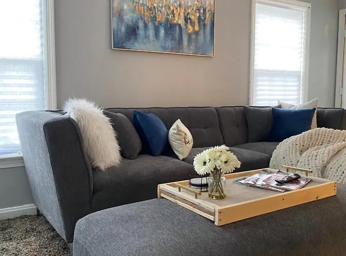 Peace of Cleveland: Pet-Friendly 2BR with Study