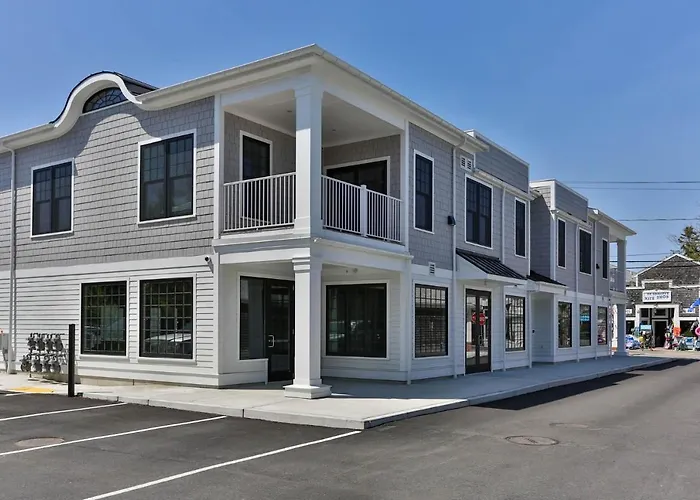 Tjs Tide: Prime Location Condo W/ Outdoor Deck