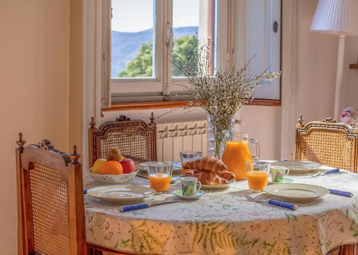 Villa Selva Luxury Lakeview Apartment