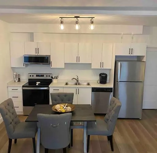 Adorable 1 Bedroom Suite- A Skip To Galloping Goose