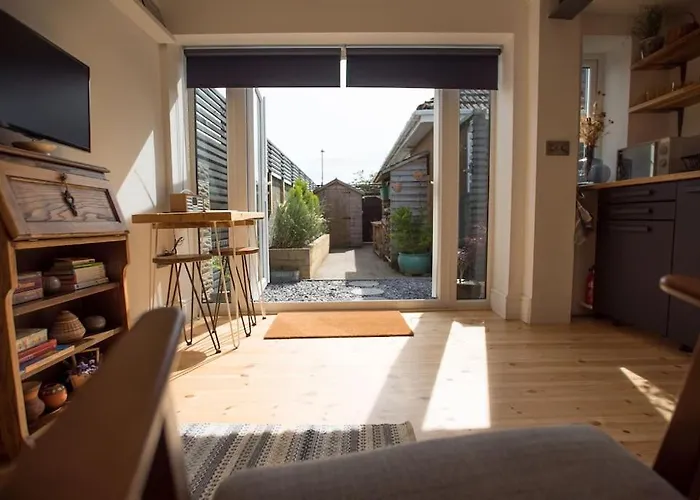 Cwtch, Cozy Studio, Private, Separate Entrance.