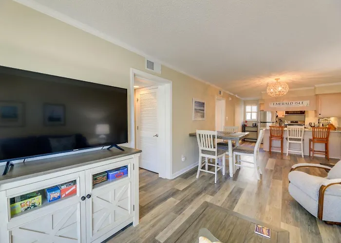 Emerald Isle Vacation Rental W/ Resort Pool!