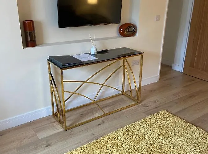 High Hedges Apartment A