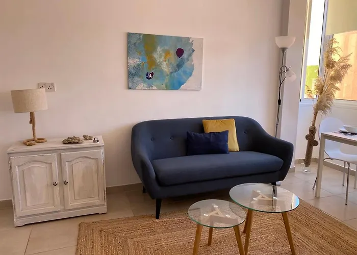 2Br With Beachviews 1 Min Walking From The Sea