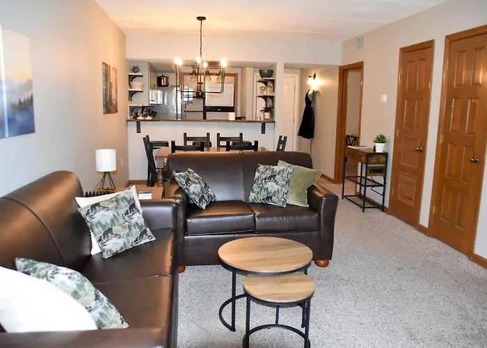 Cozy Mountain Getaway! Mountain Views! 2 Bed, 2 Bath, Sleeps 6