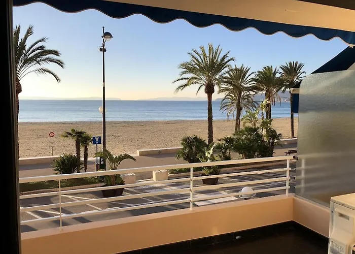T2 Front De Mer 2Pers 1 Minute De La Plaget2 De 44 M2 Plus Terrasse 16M2 , Vue Mer Panoramique Et En Face De La Plage Cet Appartement Refait A Neuf Beneficie D'Un Confort Et D Un Equipement Optima Cet Appartement Est Ideal Pour 2 Personnes Avec Sa Ch