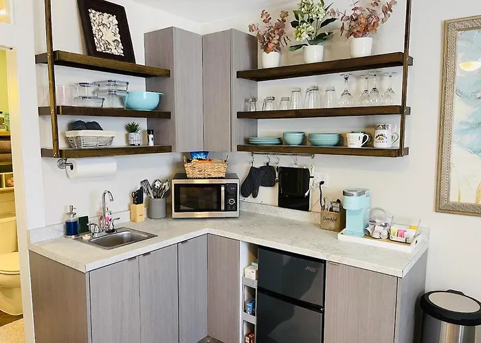Coastal Chic Suite With Kitchenette And Private Entrance