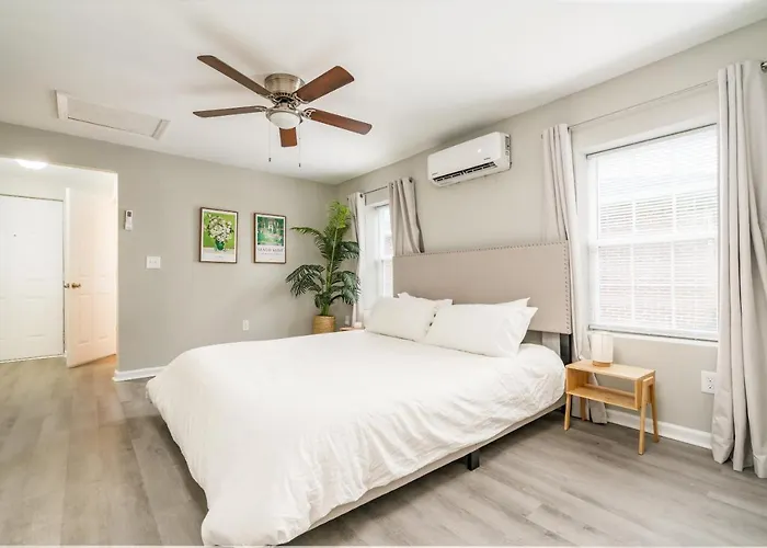 Vibrant 1 Bed Apt Near Downtown Cola!